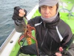 【釣果速報】神奈川県長崎屋で全員マダコGET達成！1.5kgの良型タコも！好調の今、ぜひ乗船予約を！