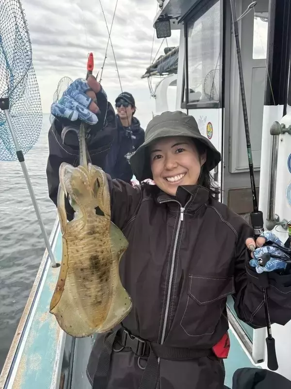 「【釣果速報】神奈川県藤八丸で1.10kgのアオリイカをキャッチ！絶品アオリイカを自分の手で釣り上げてみませんか？」の画像