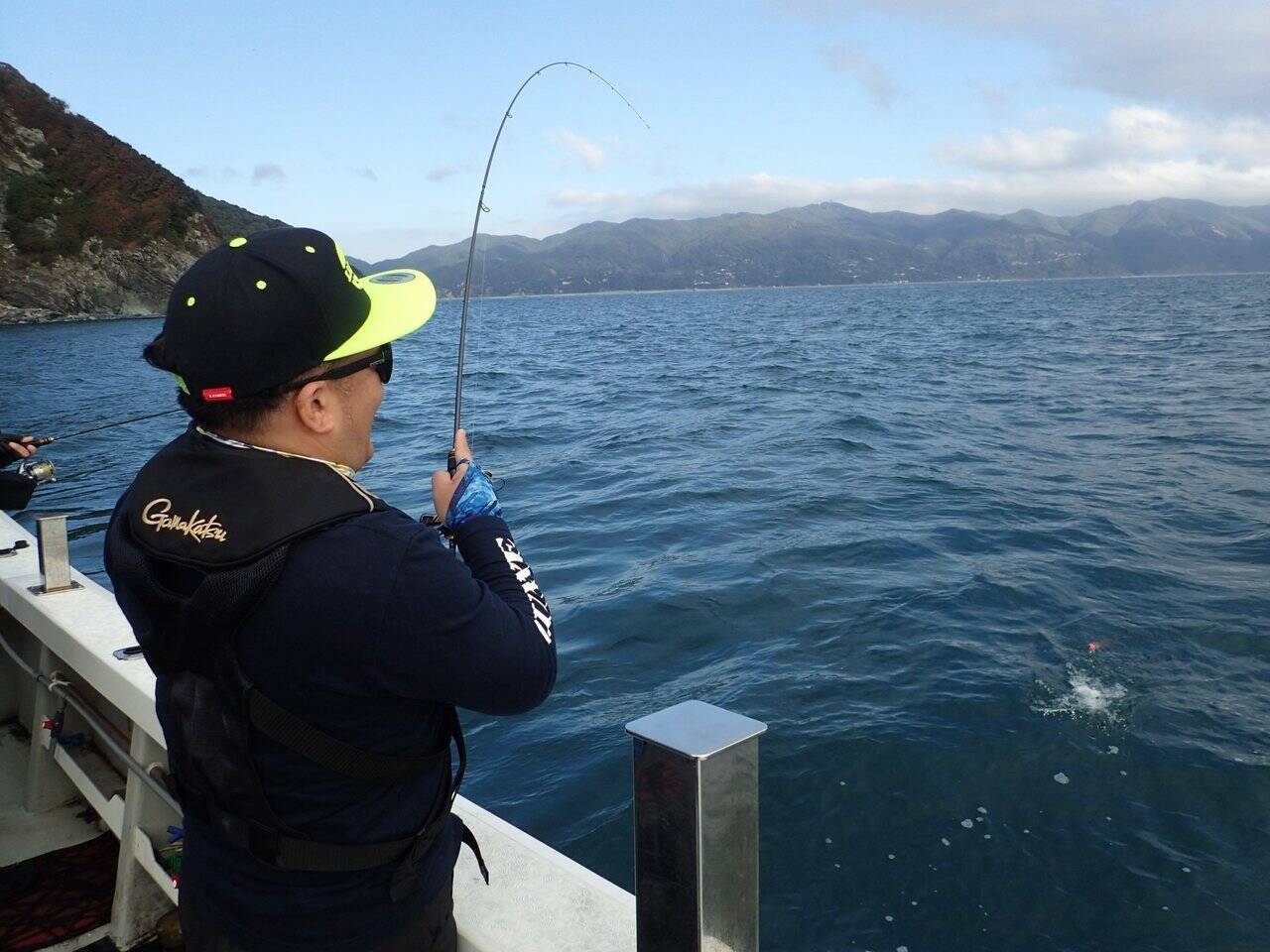 超高感度と高い操作性能でアオリイカを狙い撃ち。 兵庫・沼島のティップランでショートレングスタイプ「ラグゼ・EGTR・ＸアルティメイトS510ML＋-sorid」が威力を発揮