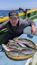 【釣果速報】神奈川県ちがさき丸でアジ入れ食い！サバ・ワラサも！好調な今シーズン、自己最高記録を狙ってみませんか？