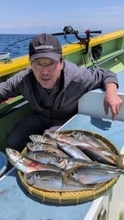【釣果速報】神奈川県ちがさき丸でアジ入れ食い！サバ・ワラサも！好調な今シーズン、自己最高記録を狙ってみませんか？