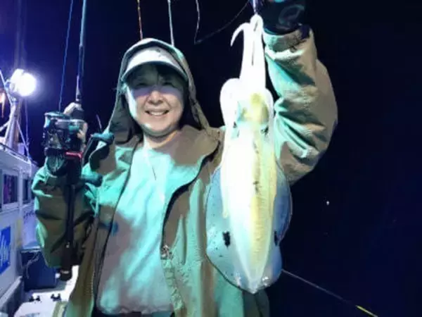 「【釣果速報】福井県かどや丸でアオリイカをキャッチ！あなたも福井県かどや丸でアオリイカを狙おう！」の画像