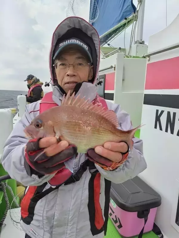 「【釣果速報】アジにマダイ、シロアマダイと多彩な魚種で船内がカラフルに！あなたも神奈川県庄治郎丸で大興奮の釣行を味わおう！」の画像