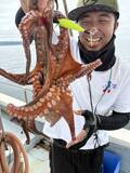 「【釣果速報】兵庫県こうじん丸でマダコのヒット連発！トップ16匹でクーラーボックス満タン！存分にファイトを楽しめる今が乗船どき！」の画像2