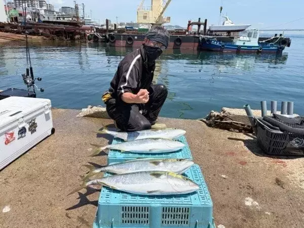 【釣果速報】兵庫県魚英で94cmブリ上がる！明石の海のモンスターと勝負したいなら今すぐ予約を！