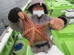 【釣果速報】神奈川県長崎屋でマダコ全員ゲット達成！年末はタコ釣行に挑戦しませんか？