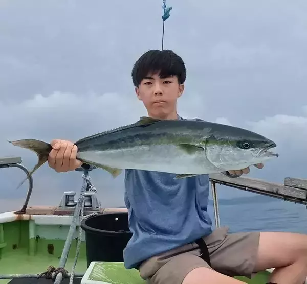 「【釣果速報】神奈川県愛正丸で6.50kgの巨大ワラサ釣れる！まるまる太ったアジもキャッチ！順調にサイズアップしている青物をキャッチしに行こう！」の画像