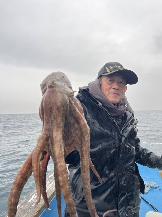 【釣果速報】雨のなか、3.50kgのマダコ獲ったどー！茨城県利喜丸でクーラー超えの大物を手に入れよう！