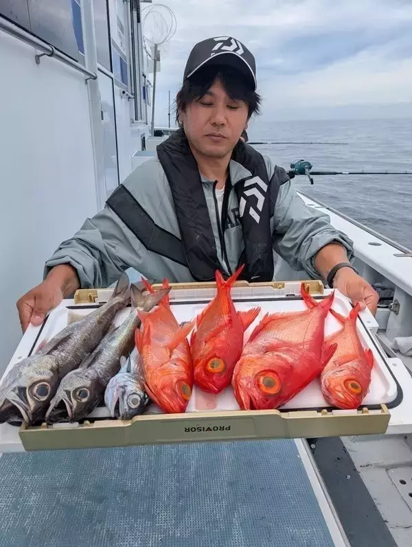 【釣果速報】神奈川県太郎丸でキンメダイを次々と捕獲！深海に潜む真っ赤な高級魚を探しに行こう！