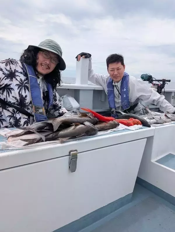 「【釣果速報】神奈川県太郎丸でキンメダイを次々と捕獲！深海に潜む真っ赤な高級魚を探しに行こう！」の画像