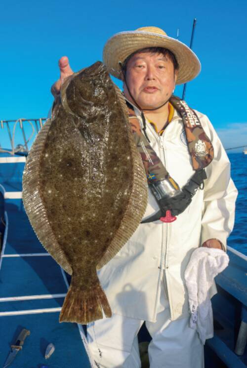 浅場で連発＆全員安打！飯岡沖の夏ビラメ好期へ
