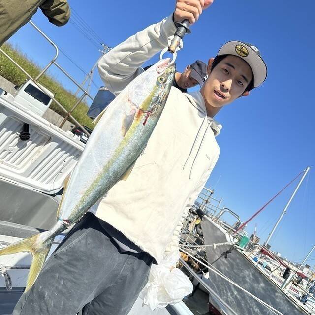 【釣果速報】和歌山県海虎でブリ・メジロがテンポ良く上がる！95cmのブリを順調にゲット！どでかい青物を獲ろう！
