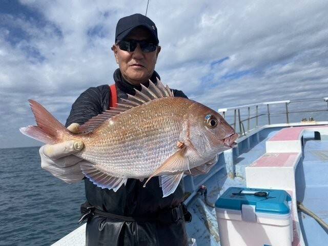 【釣果速報】千葉県梅花丸でマダイ・ハナダイ・カサゴなどキャッチ！大型ハナダイの活性はよくコンスタントに釣れてる模様です！