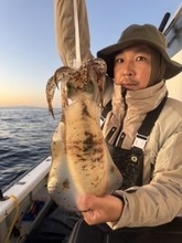 【釣果速報】千葉県赤沼丸で2026年初日から良型アオリイカゲット！今後の釣行も期待大！