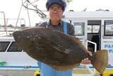 「【釣果速報】巨大91cmの座布団出る！大型交じり食い順調のヒラメは福島県つりエサ豊漁で狙いに行こう！」の画像1