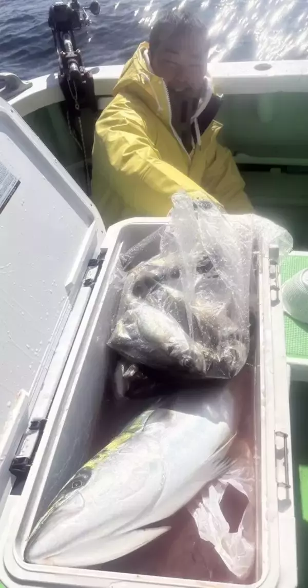 「【釣果速報】神奈川県あまさけや丸で7.50kgの巨大ブリ釣れる！良型アジ・サバもキャッチ！順調にサイズアップしている青物をキャッチしに行こう！」の画像