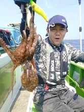 【釣果速報】東京都ミナミ釣船でマダコ釣り好調！連発で大興奮！夏休みはマダコ釣りで決まり！