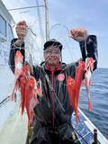 「【釣果速報】静岡県南伊豆忠兵衛丸でキンメダイが超快釣！サイズも1.40kgと釣りごたえバッチリ！ゴールデンウイークは良型キンメダイを狙いに行きませんか？」の画像1