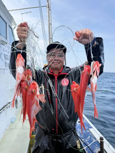 【釣果速報】静岡県南伊豆忠兵衛丸でキンメダイが超快釣！サイズも1.40kgと釣りごたえバッチリ！ゴールデンウイークは良型キンメダイを狙いに行きませんか？