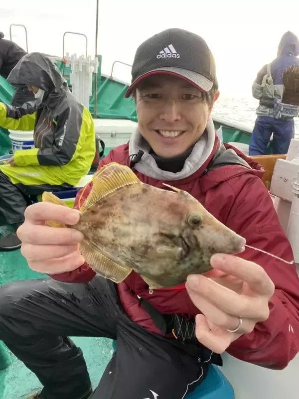 「【釣果速報】船長もビビった！和歌山県清風丸のお客さんが覚醒！？ほぼ全員がカワハギ30匹以上キャッチ達成！サイズも30cm前後のデカハギ多数！」の画像