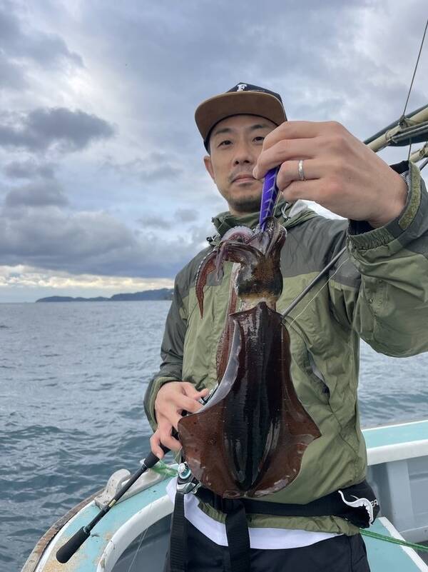 釣果速報 ウネリのなかでも着実に良型の0 7kgアオリイカをゲット 神奈川県藤八丸で普段食べられない高級イカをゲットしよう 22年10月21日 エキサイトニュース