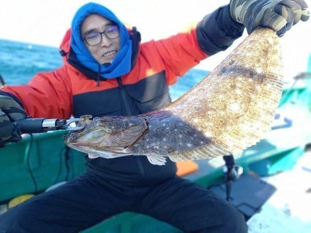 【釣果速報】和歌山県大南荘勝丸で95cｍのブリ、大物ゲット！ヒラメ・ニベも！この勢いに今すぐ乗ろう！