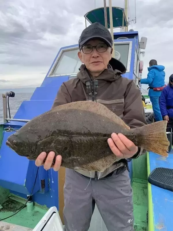 「【釣果速報】神奈川県愛正丸の釣行でカンパチ・ワラサ・ヒラメなど人気魚種集結！カンパチは反応山盛りで爆釣期待大！」の画像