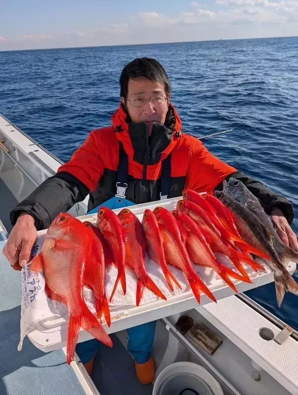 【釣果速報】神奈川県太郎丸でキンメダイざんまい！竿頭は18匹GET！赤い魚と青い海のコントラストがたまらない！