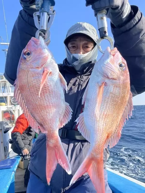 「【釣果速報】マダイ・メバル・マハタなど人気魚種大集合！茨城県ことぶき丸で手に汗握るファイトを存分に楽しもう！」の画像