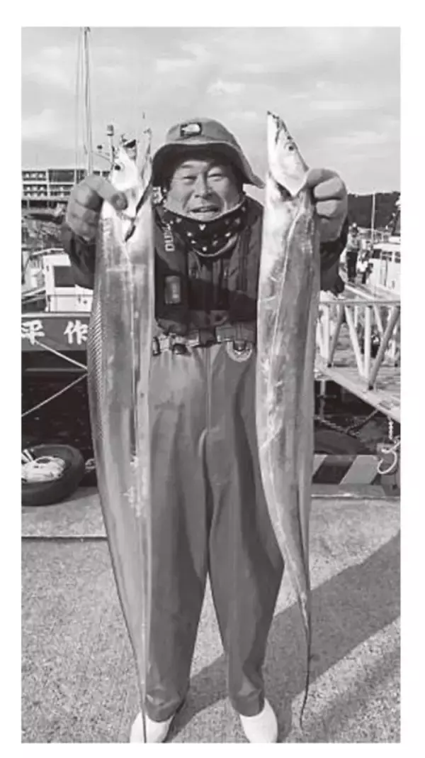 手巻きで手感度アップ 良型タチウオを連発！