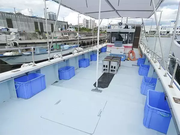 「こうじん丸は関西の人気エリアに即到着で実釣時間をガッツリ確保！マダコやハマチを思う存分ゲット！口コミも大紹介！」の画像