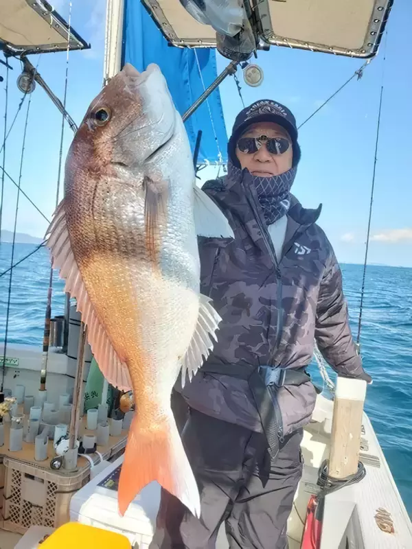 【釣果速報】88cmの巨大ブリ釣れる！人気魚種をバラエティ豊かに釣りたいなら遊漁船ニライカナイに乗船だ！