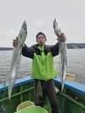「【釣果速報】神奈川県黒川本家 -久里浜-でメーター級のタチウオGET！MAXは110cm！あなたもドラゴン目指して乗船してみませんか？」の画像1