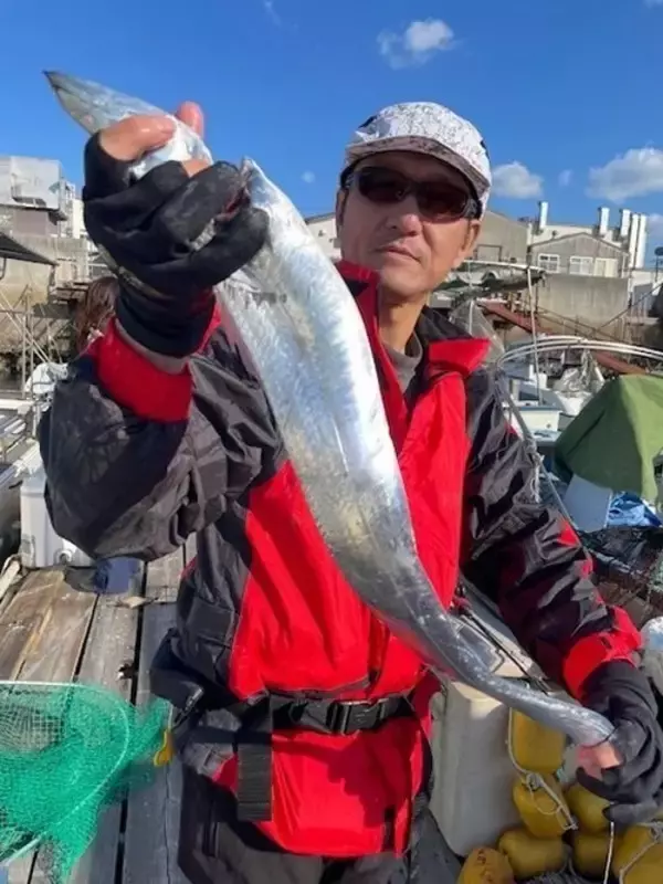 「【釣果速報】広島県芳丸でメーター級のタチウオGET！130cmのドラゴンも！？良型揃いで今後にも期待！」の画像