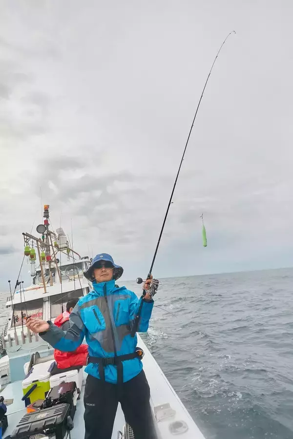 「イカメタルで注目のオモリグにぴったりなドロッパーがコレ」の画像