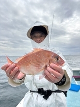 【釣果速報】神奈川県伝五郎丸で大人気のマダイ釣行！船長厳選のポイントで全員ヒットの大熱戦！今後爆釣の予感！