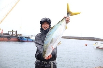 【釣果速報】兵庫県魚英でメジロ・ハマチ・サバゲット！青物との勝負を心ゆくまで楽しみませんか？