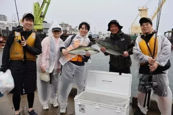 「【釣果速報】兵庫県魚英でメジロ・ハマチ・サバゲット！青物との勝負を心ゆくまで楽しみませんか？」の画像