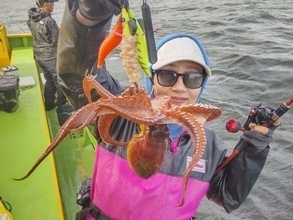 【釣果速報】神奈川県鴨下丸kawanaで全員マダコGET達成！1.50kgの良型タコも！このチャンスを逃さずに！！