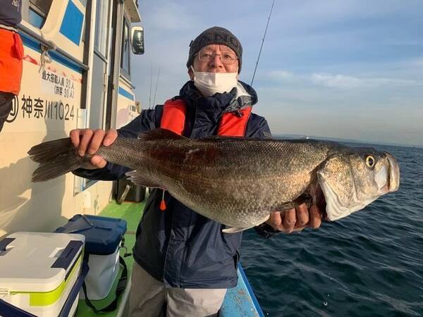 釣果速報 神奈川県太田屋で釣り客の8割がタチウオ2桁達成 極太5 4kgシーバスもキャッチで船上は大盛りあがり 22年12月9日 エキサイトニュース