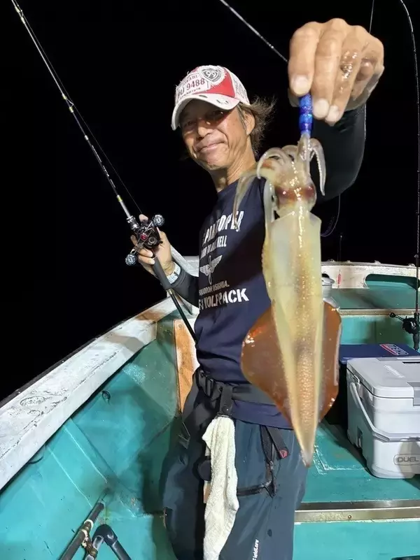 「【釣果速報】和歌山県良栄丸でアカイカ全員ゲット！実績“お墨付き”の船で高級イカをゲットしよう！」の画像