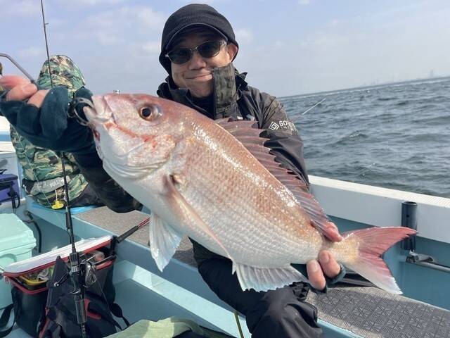 【釣果速報】神奈川県村本海事で2.20kgのマダイGET！海の王者＆バラエティ豊かな魚たちに出会いたいなら今すぐ予約を！