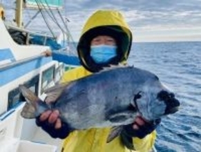 【釣果速報】神奈川県あまさけや丸でカワハギ好調！ウマヅラハギ・イシダイもGETで今後の釣行にも期待高まる！