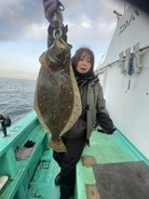 【釣果速報】茨城県植田丸で誰もがうらやむ3.40kgヒラメをキャッチ！初めて船釣りに挑戦した女性アングラーも好釣！あなたも乗船してヒラメ三昧しませんか？