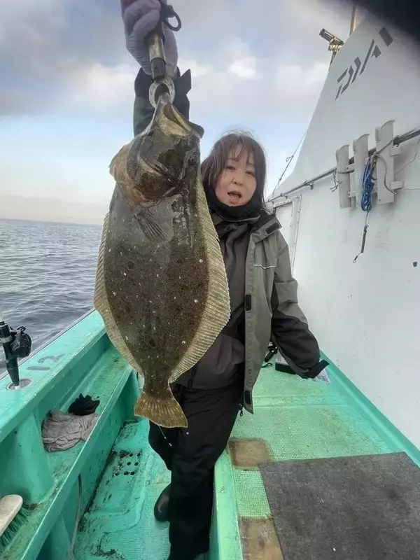 【釣果速報】茨城県植田丸で誰もがうらやむ3.40kgヒラメをキャッチ！初めて船釣りに挑戦した女性アングラーも好釣！あなたも乗船してヒラメ三昧しませんか？