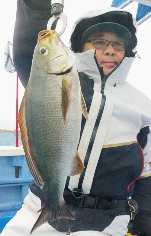 待ってました大イサキ！ 洲ノ崎沖で快釣スタート