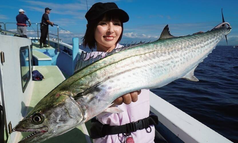 東京湾の人気ルアーゲーム　サワラキャスティングに大興奮