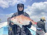 「【釣果速報】神奈川県村本海事で食べ頃サイズの良型1.70kgマダイ上がる！あなたもこの春は船釣りデビューしてみませんか？」の画像1