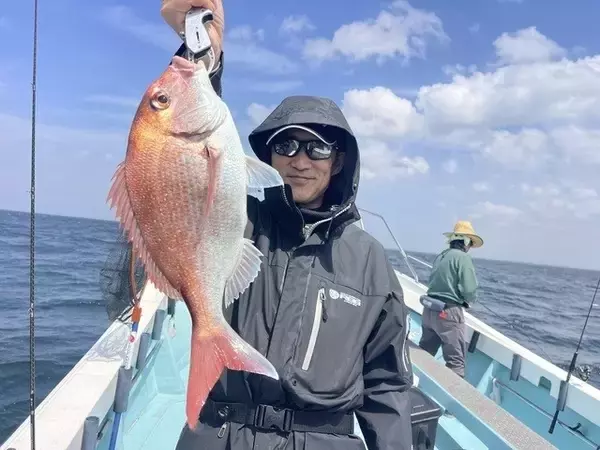 「【釣果速報】神奈川県村本海事で食べ頃サイズの良型1.70kgマダイ上がる！あなたもこの春は船釣りデビューしてみませんか？」の画像