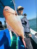 「【釣果速報】最大60cmの巨大マダイをゲット！兵庫県海蓮丸はゲストも多彩でワクワクの釣行になること間違いなし！」の画像1